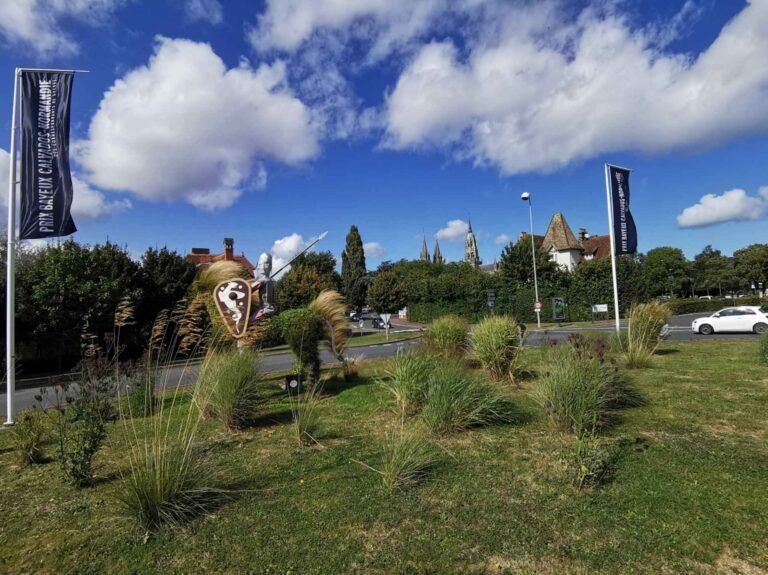 2️⃣ 🚗 Location Voiture Bayeux Pas Cher – Bons Plans 2025 pour Bayeux Location Voiture & Gare