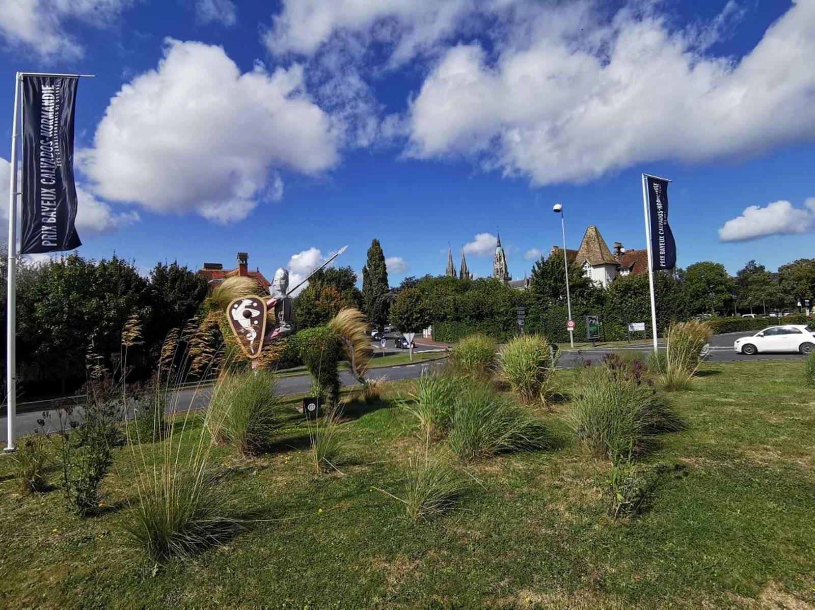 You are currently viewing 2️⃣ 🚗 Location Voiture Bayeux Pas Cher – Bons Plans 2025 pour Bayeux Location Voiture & Gare